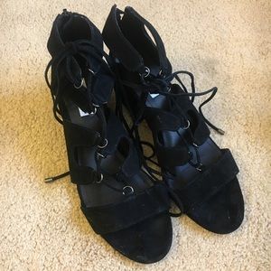Steve Madden Small black heel